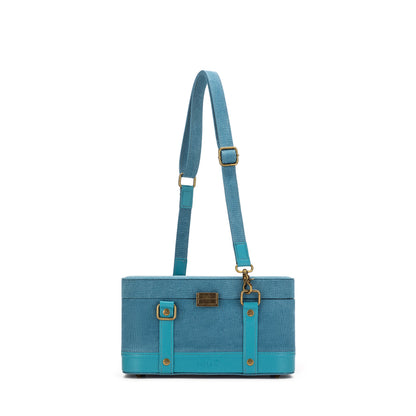 Della Q Train case Teal