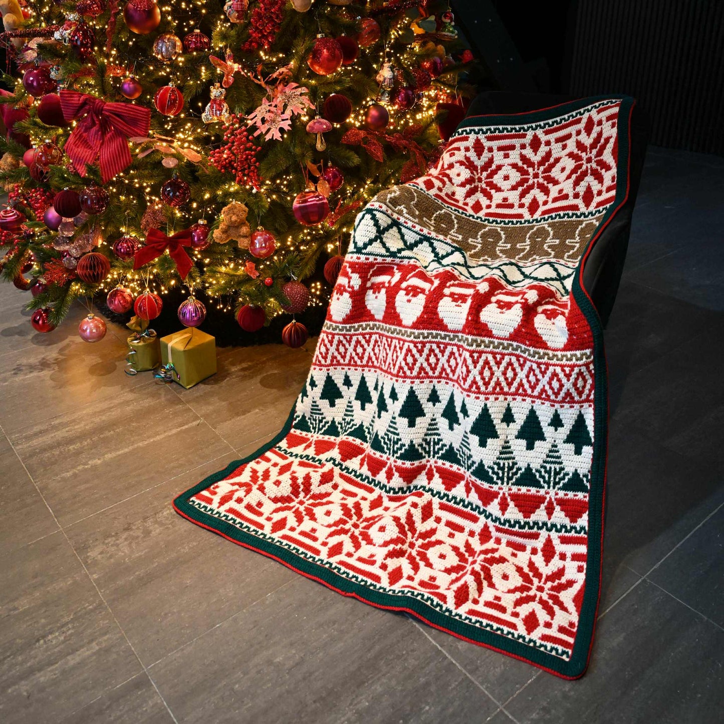 Yuletide Snuggles (Mr. Christmas Presents: Het magische kersthaakboek)