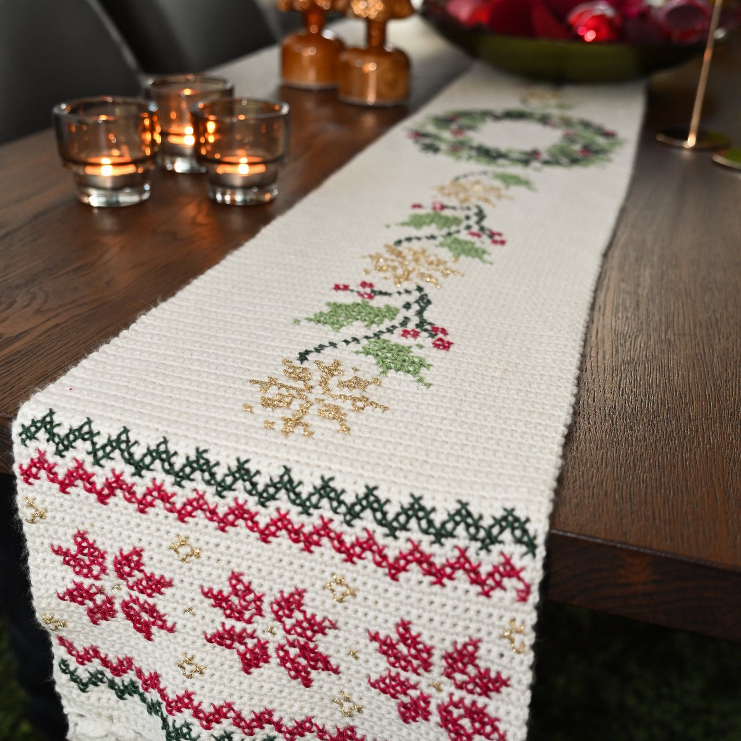 Hygge sjaal / tafelloper (Mr. Christmas Presents: Het magische kersthaakboek)